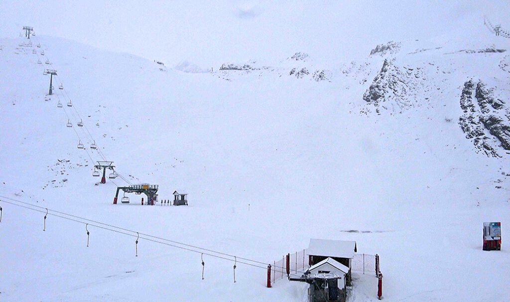 La jornada de este viernes 16 de febrero ha comenzado con precipitaciones en la estación de esquí de Panticosa...