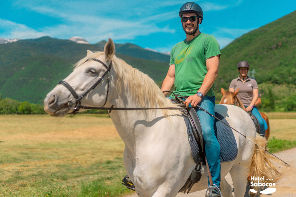 Descubre la magia de recorrer nuevas rutas a caballo con Hotel Sabocos