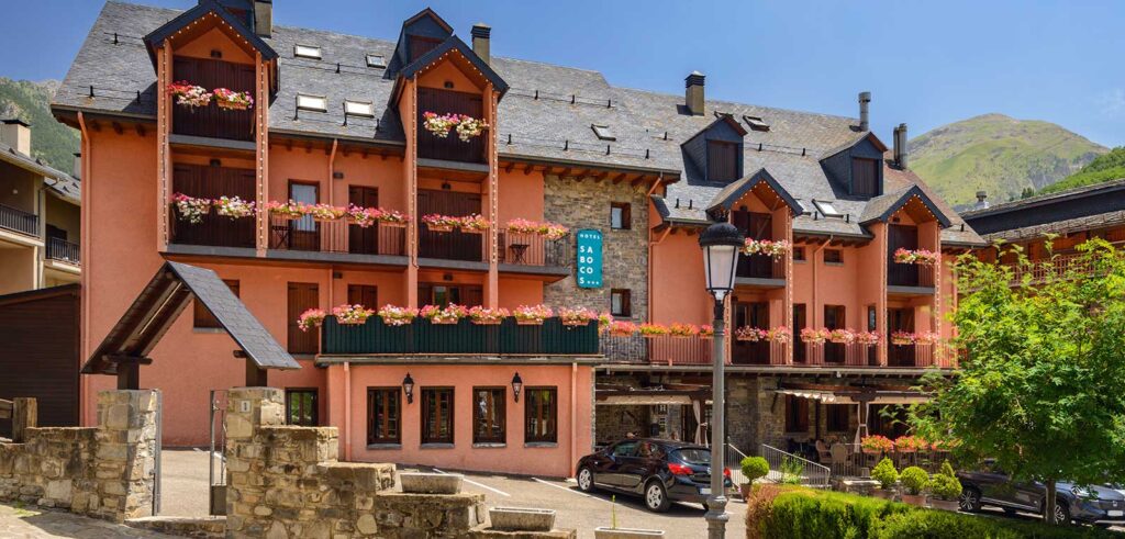 Hotel Sabocos en e pueblo de Panticosa