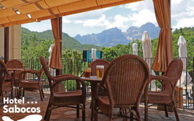 Una terraza con vistas para disfrutar del Pirineo sin prisas